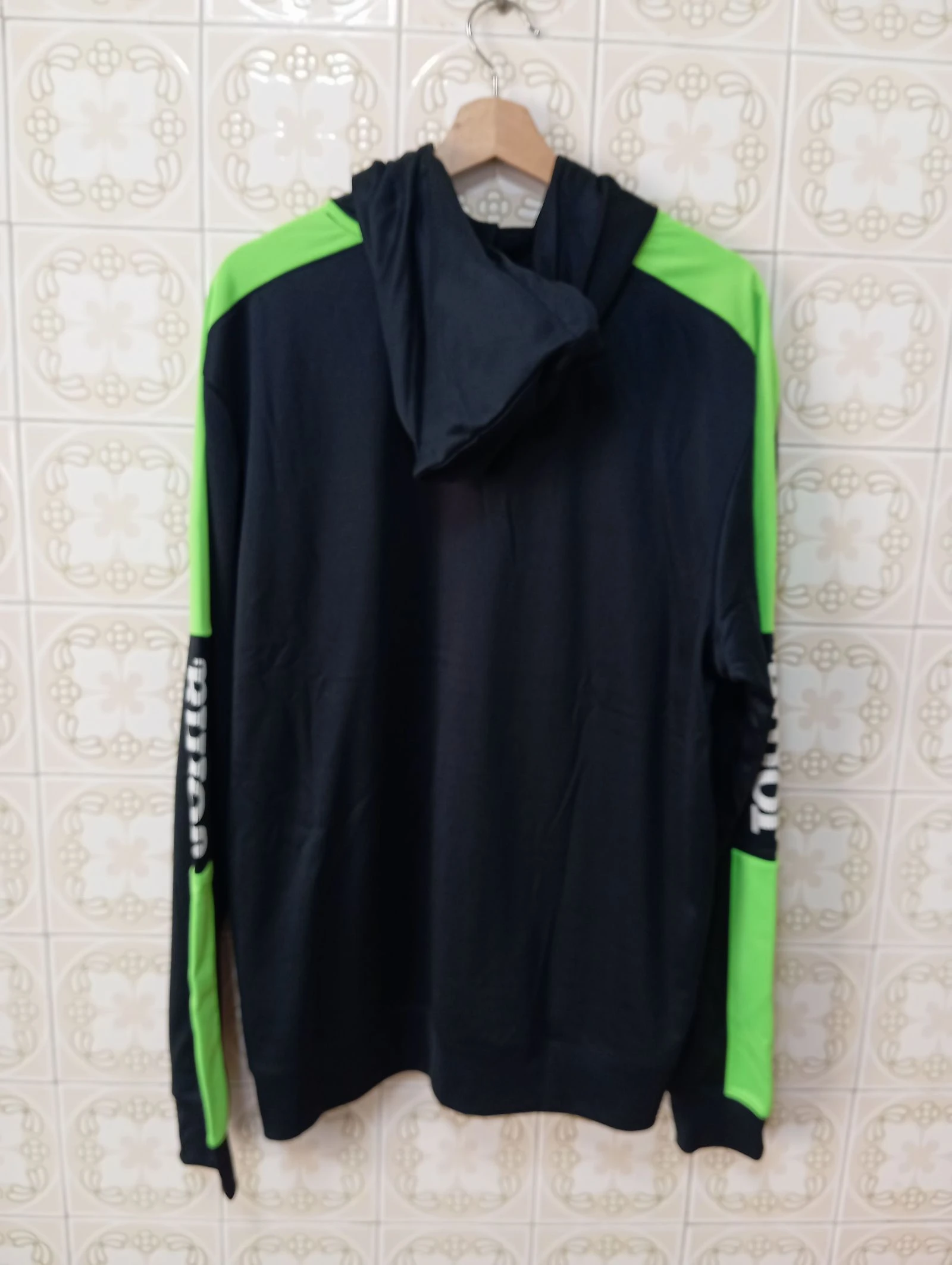 Sudadera Joma negra y verde flúor con capucha - Talla XL (Nueva con etiqueta) – photo 2